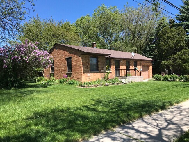 Primary Photo - 1236 e drexel ave
