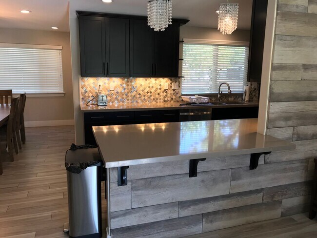 Building Photo - Gorgeous 3 bedroom home available now