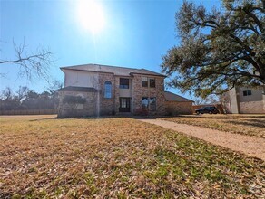 Building Photo - 2020 Shadow Brook Cir