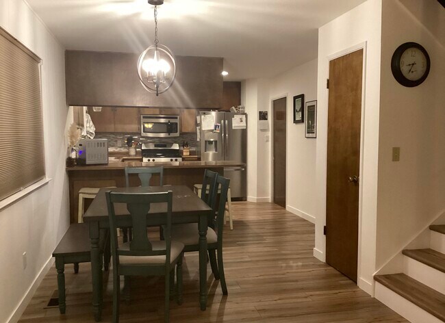Building Photo - 1486 Coyote Dr