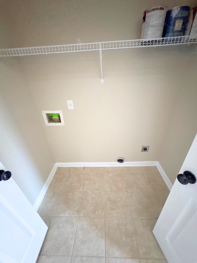 Building Photo - 9456 Club Walk Ct
