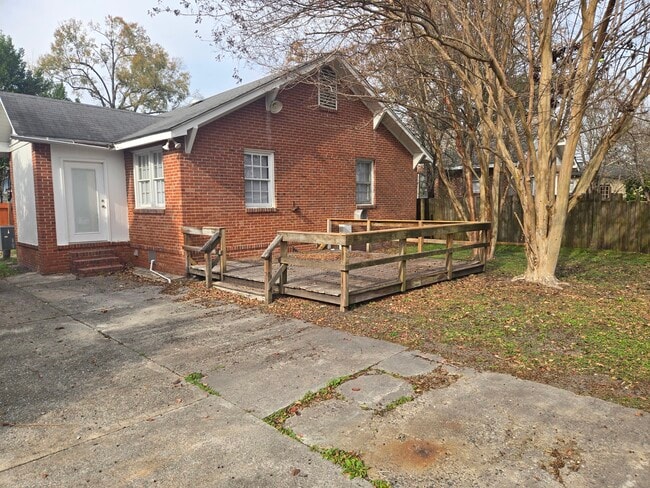 Building Photo - 1006 Holden St