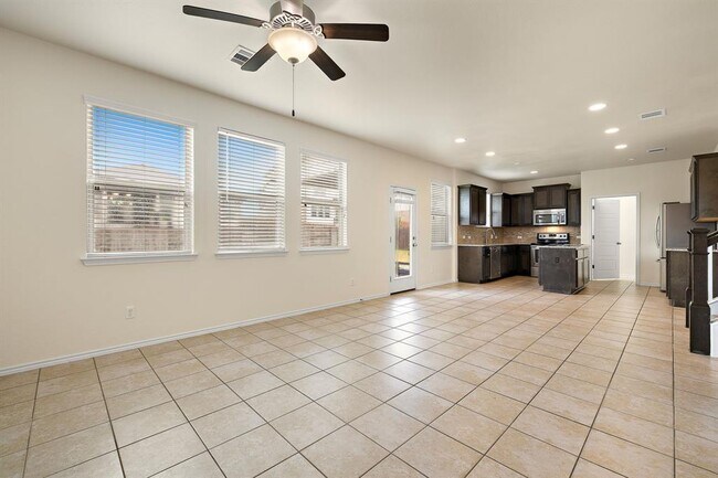Building Photo - 713 Carillion Dr