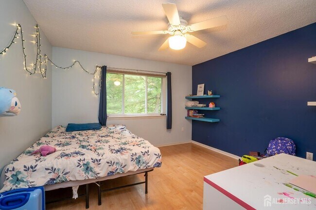 Building Photo - 16 Thoreau Dr