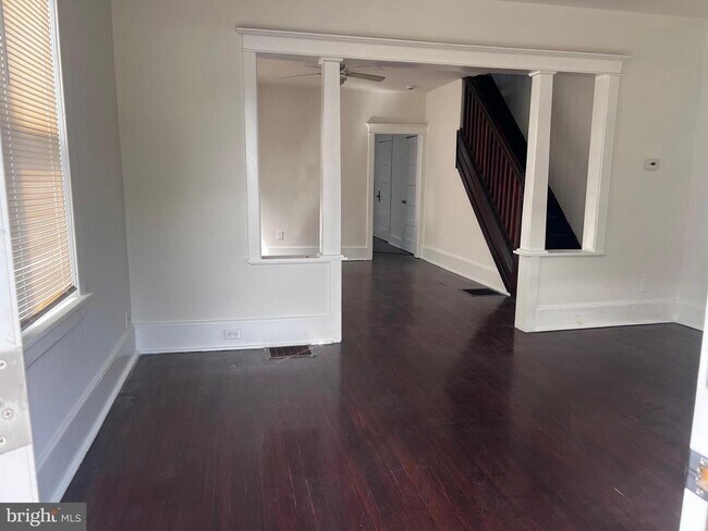 Building Photo - 529 Bridgeboro St