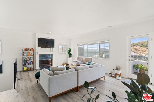 Building Photo - 6389 La Punta Dr