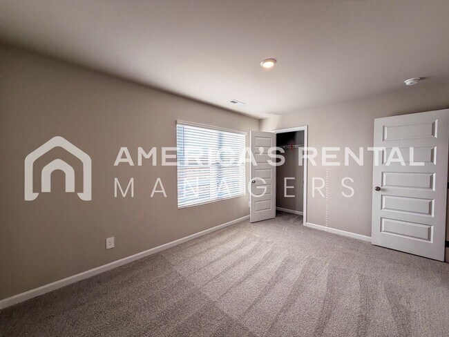 Building Photo - Spacious 4-Bedroom Home with Upstairs Loft!