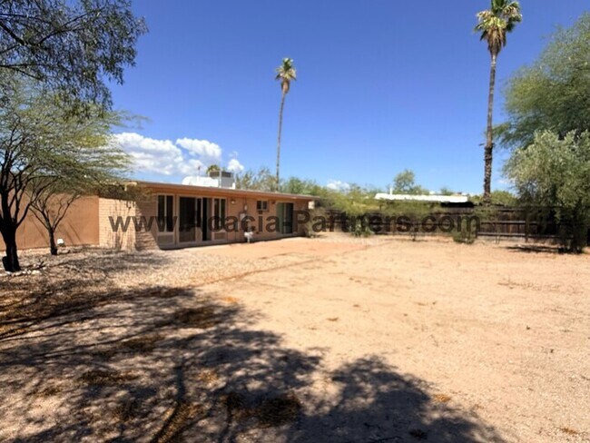 Building Photo - Eastside Three Bedroom Home