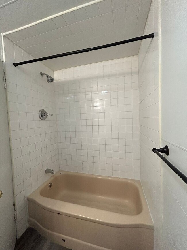 Building Photo - 928ru