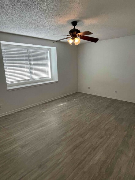 Building Photo - 205 E 22nd St