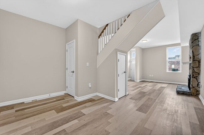 Building Photo - 2 bed 1.5 bath rowhome in Baltimore!