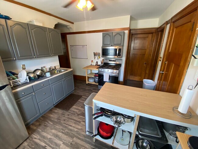 Building Photo - 319 E Montana St