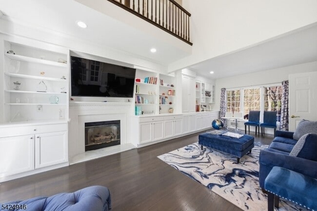 Building Photo - 11 Rosewood Ln