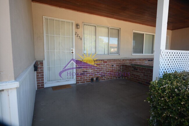 Building Photo - 2252/2254 Royale Rd