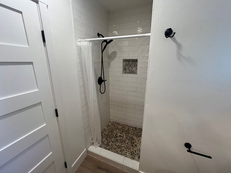 Shower - 416 Crow Canyon Dr