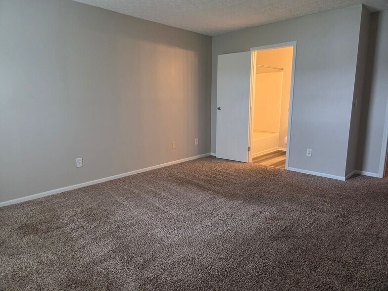 Building Photo - 6696 Axtel Dr