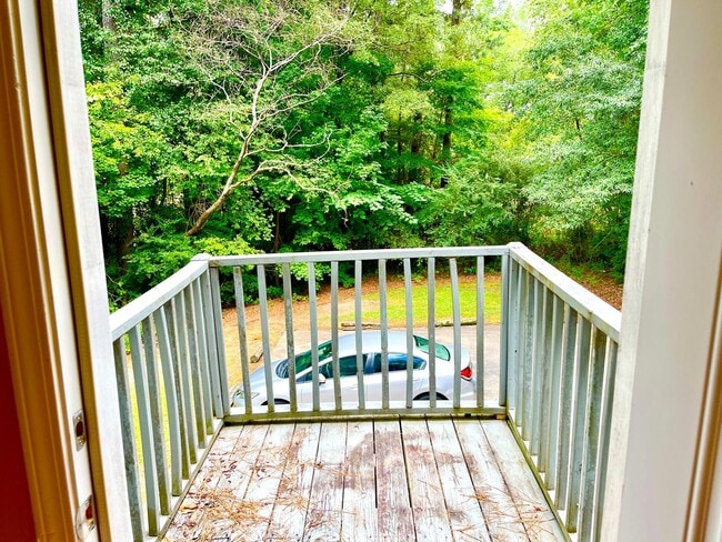 Building Photo - Delightful Upstairs 3 Bedroom / 2 Bathroom Quad-Unit in Fayettevile!