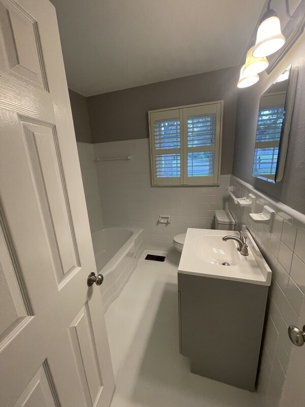 Building Photo - 3309 Kavanaugh Cir NW