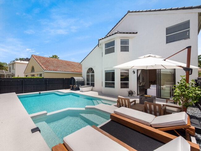 Building Photo - 6017 Newport Village Way