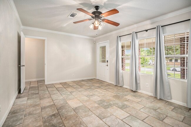 Building Photo - 1526 15th Ave N