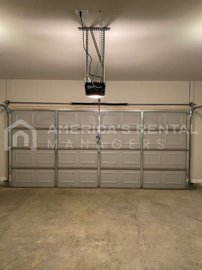 Building Photo - 210 Ridgeview Cir