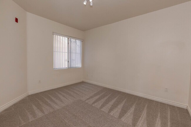 Building Photo - Beautiful 2-Bedroom, 2-Bath Condo in Gated...