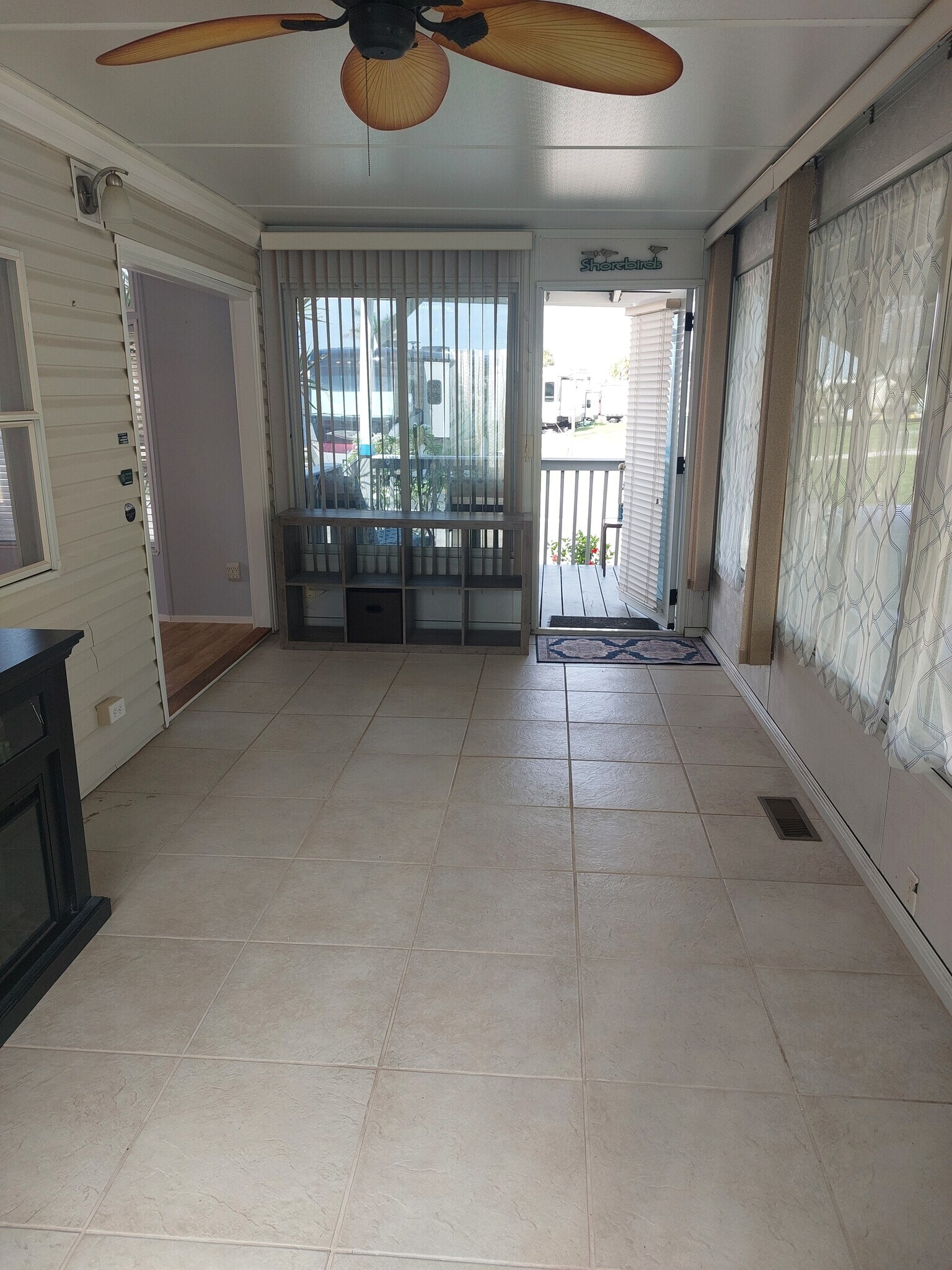 Florida room facing the front door .living room to the left - 1475 Flamingo Dr