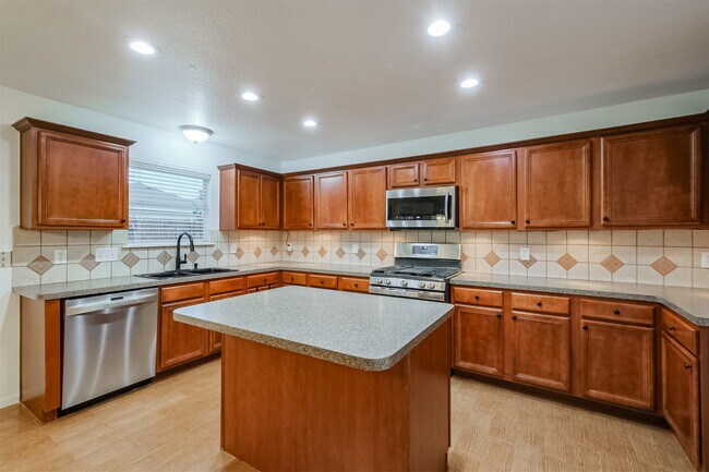 Building Photo - 15506 Anton Dr