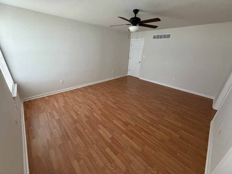 Building Photo - 45 Anchor Ln