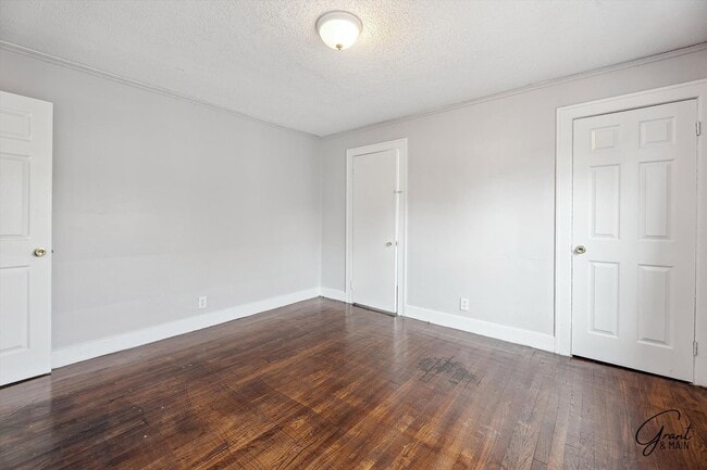 Building Photo - 3 bedroom 2 bath $1375