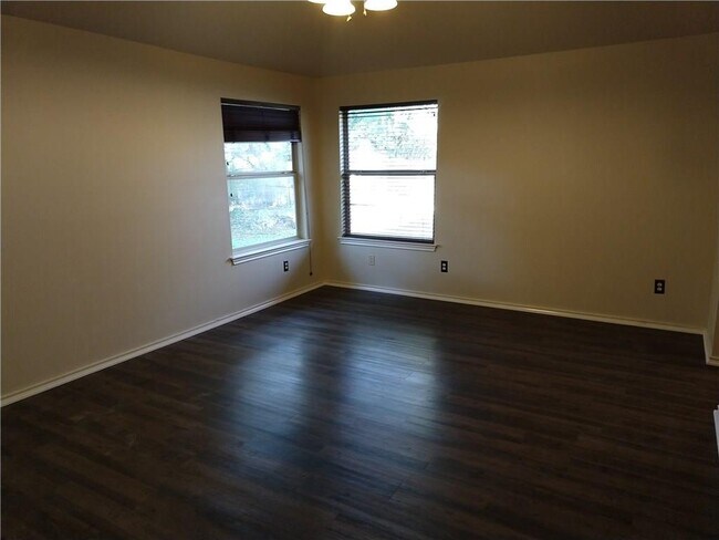 Building Photo - 1007 Russwood Cove