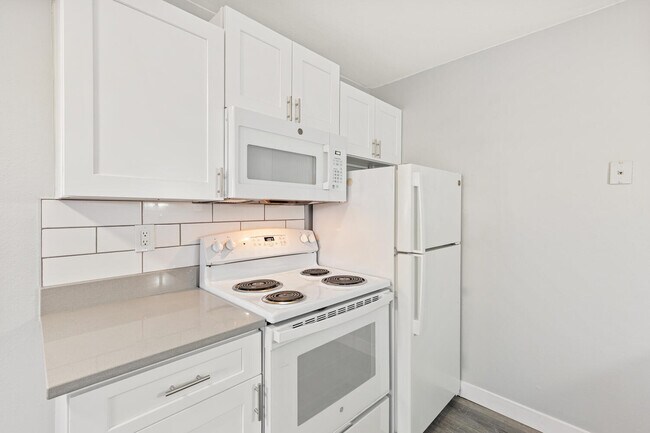 Experience the elegance and functionality of this modern kitchen design. - Country Club