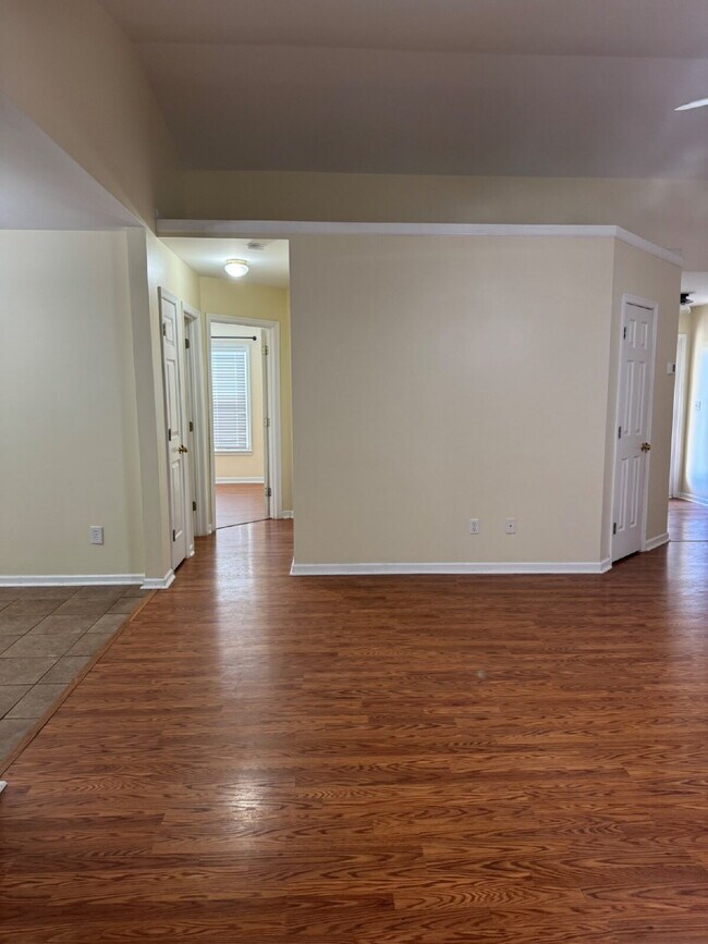 Building Photo - "Charming 3-Bedroom Retreat with Fireplace & Hardwood Floors in Fletcher, NC"