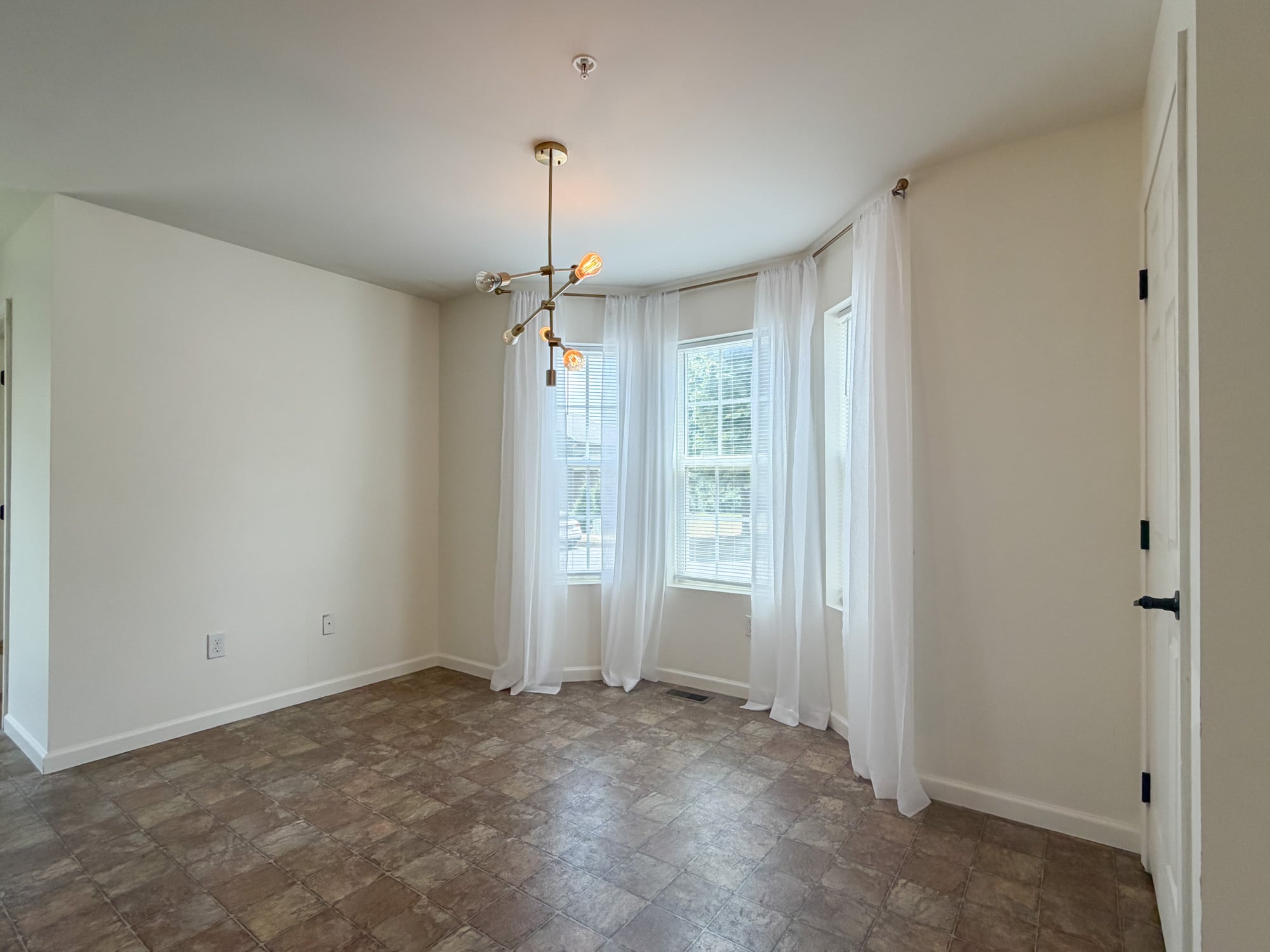 Building Photo - 900 Cadwell Ln