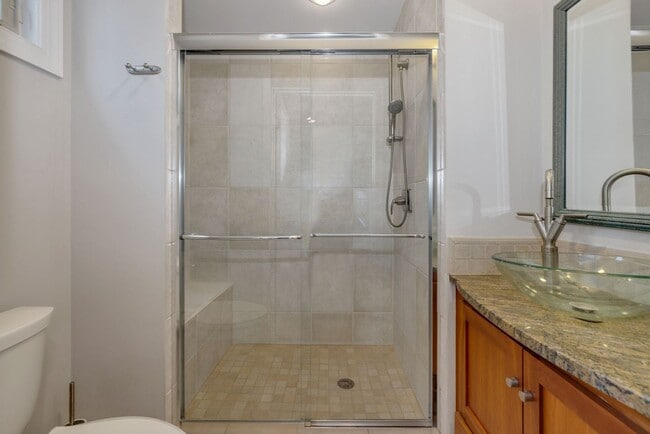 Building Photo - 4 Bed 4 Bath - Bethesda Expanded Colonial - One Car Garage