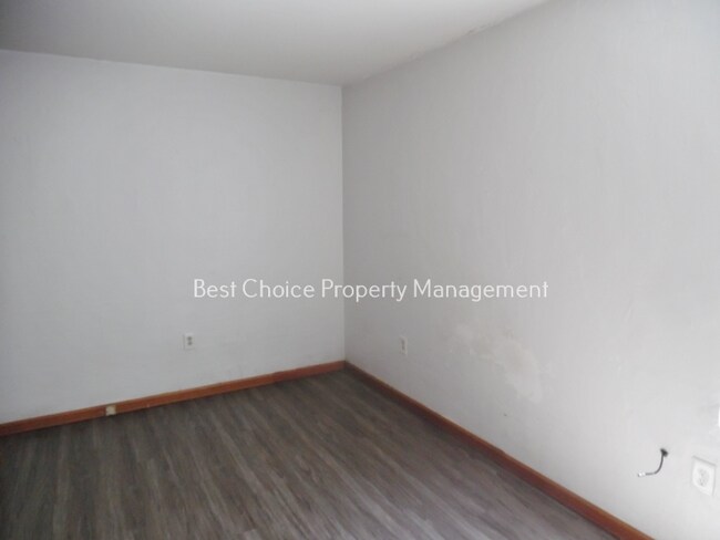 Building Photo - 211 Brookside Dr