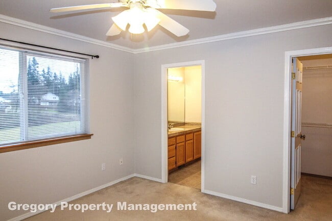 Building Photo - 13609 46th Ave SE