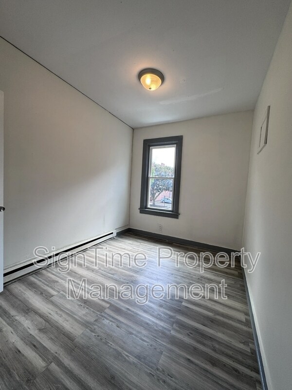 Building Photo - 40 E Washington St