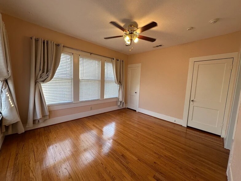 First bedroom - 521 E Charnwood St
