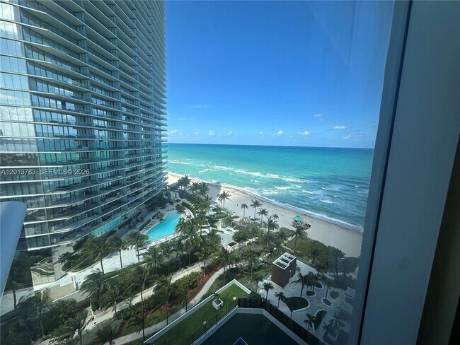 Building Photo - 18911 Collins Ave