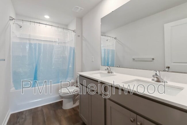 Building Photo - 258 Palm Dr