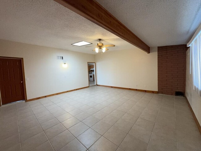 Building Photo - 3733 Sparrow Dr