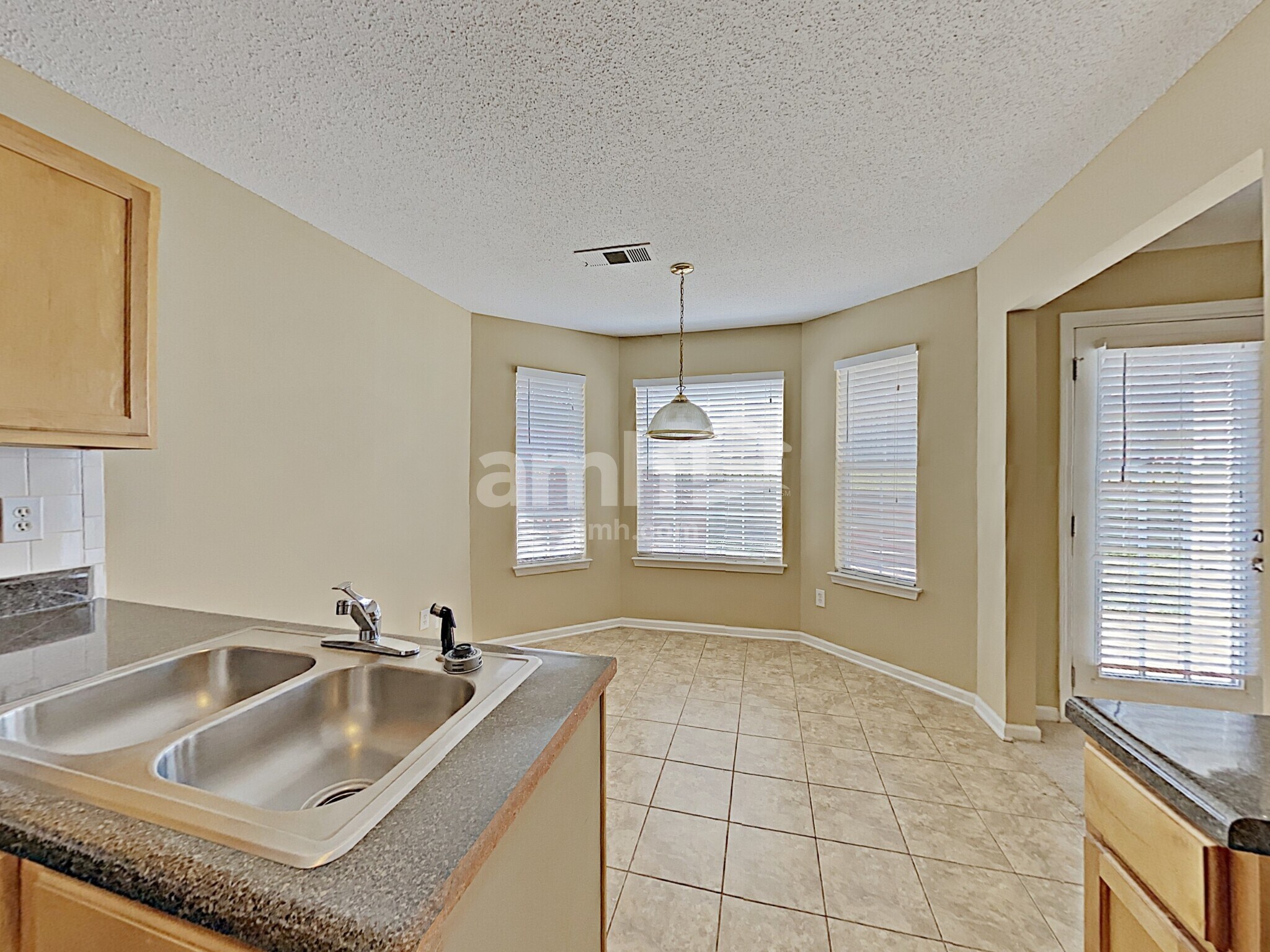 Building Photo - 702 Fletcher Dr