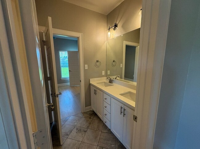 Building Photo - Available Now! Gorgeous 4 Bedroom 3 Bath i...