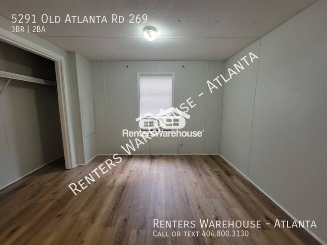 Building Photo - Spacious 3 Bedroom in quiet Mobile Park Ha...