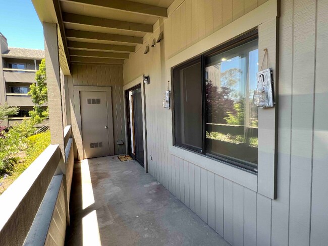 Building Photo - 800 Sea Spray Ln
