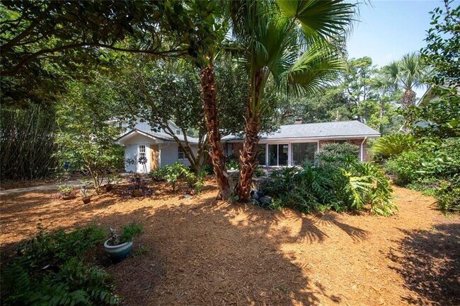Building Photo - 620 Demere Way