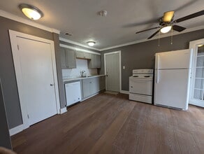 Building Photo - 56 1/2 W Main St-B