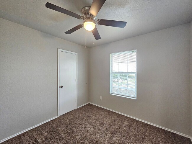 Building Photo - 4601 Hudson Dr