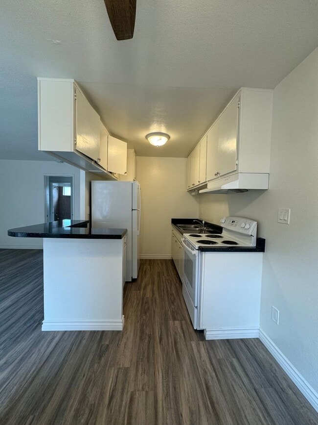 Building Photo - 7414 Mesa College Dr